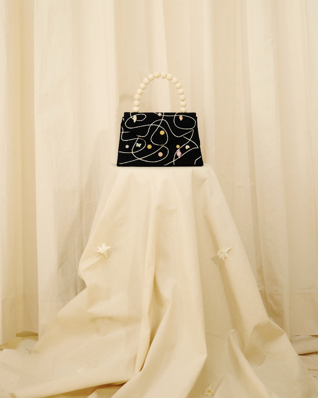 PUKLLAY BLACK  Handcrafted Top-Handle Clutch